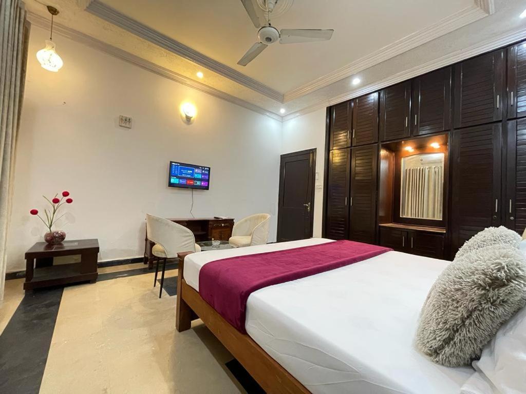 Shelton Mellton Lodges Rawalpindi Bagian luar foto