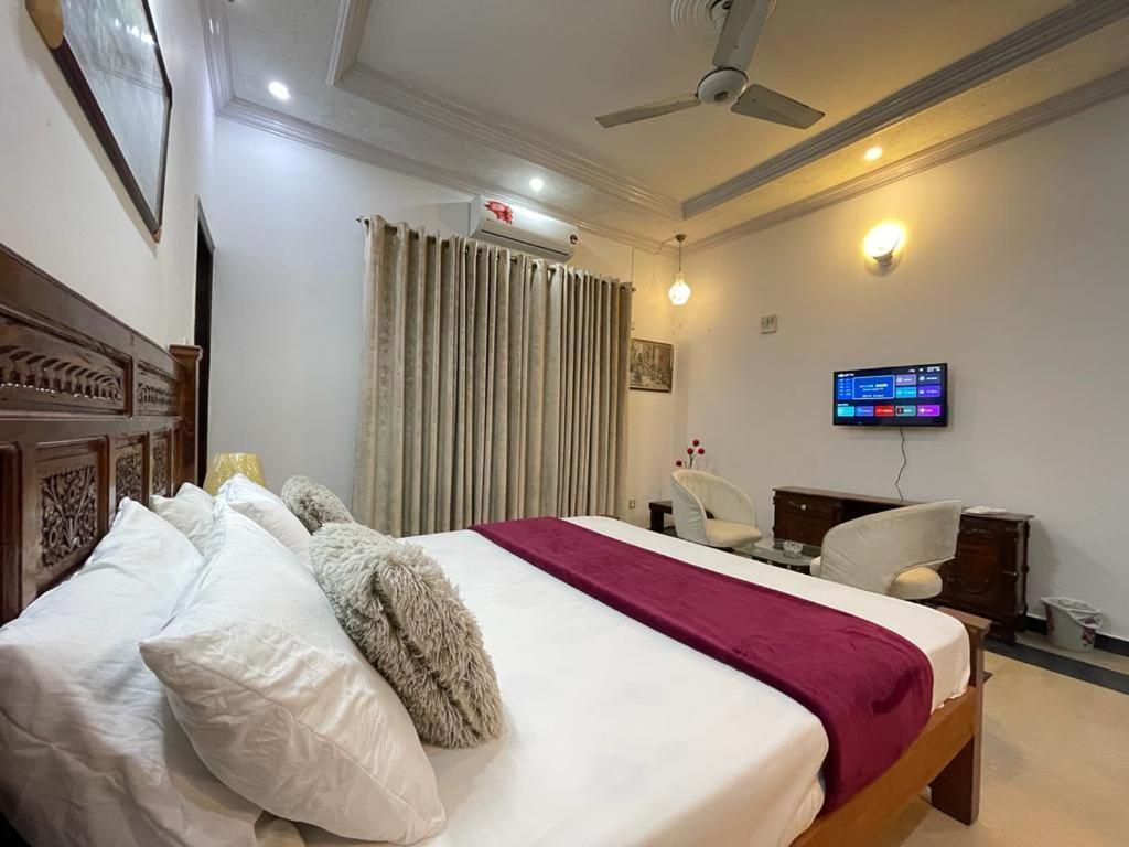 Shelton Mellton Lodges Rawalpindi Bagian luar foto