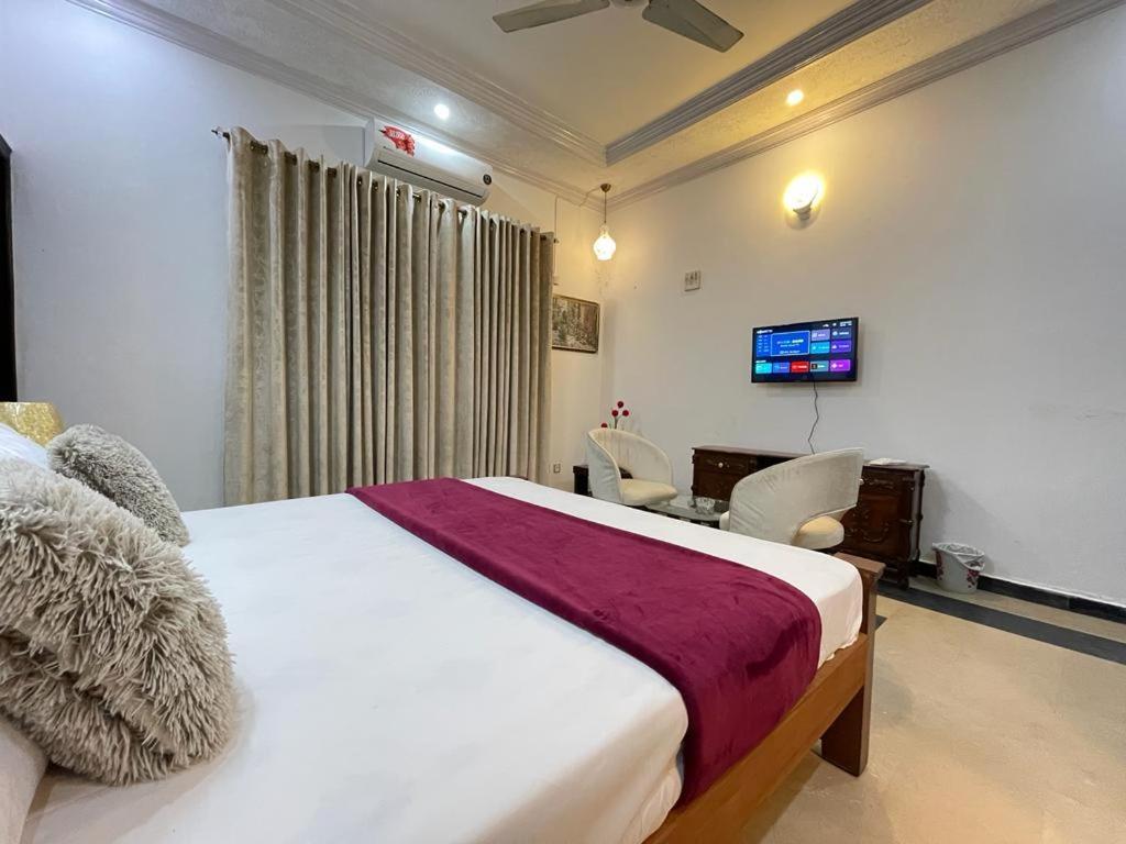 Shelton Mellton Lodges Rawalpindi Bagian luar foto